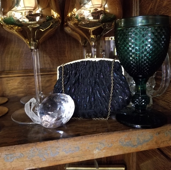 Clutches - Picture 7 of 7